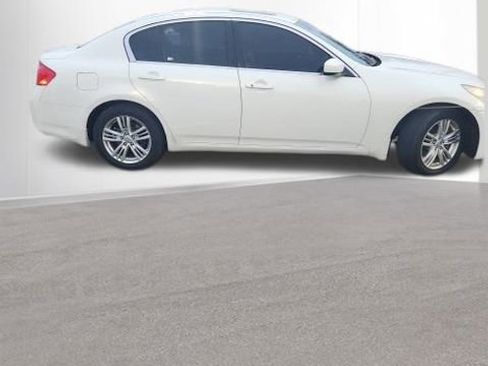 Used 2013 INFINITI G37 x w/ Premium Pkg image 7