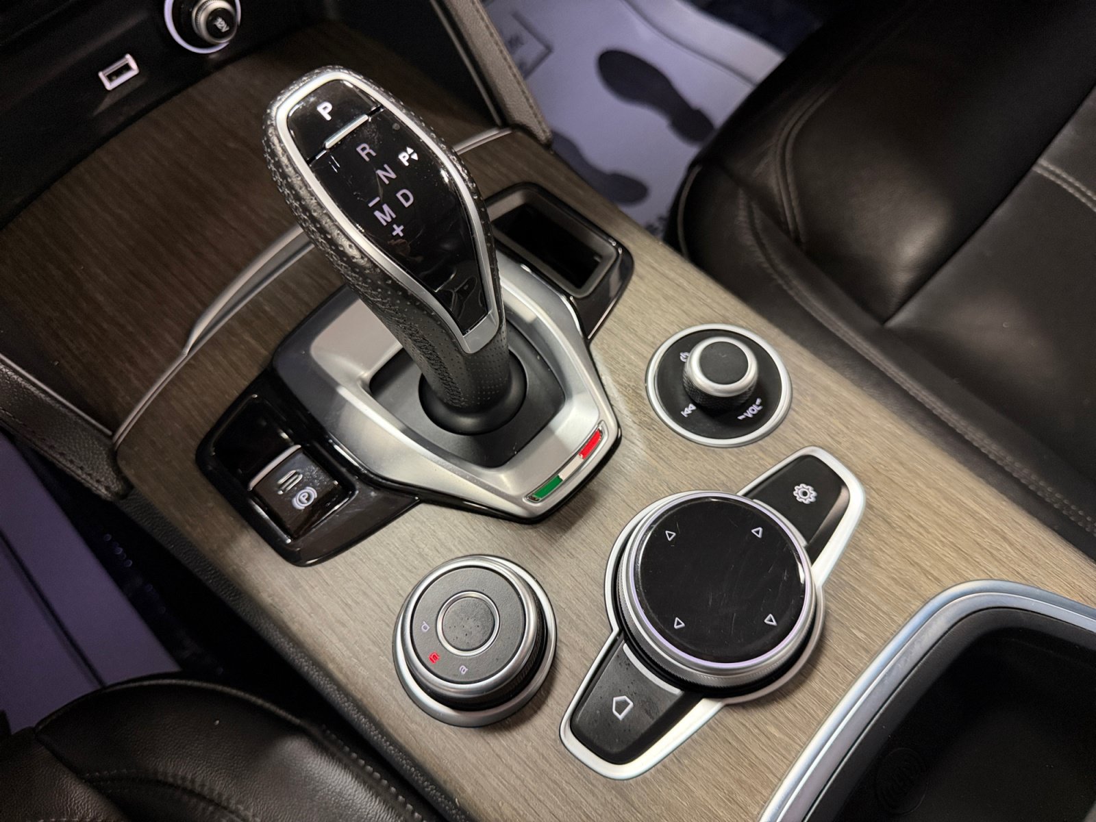 Used 2020 Alfa Romeo Stelvio Ti w/ Active Blind Spot Package AWD/4WD image 34