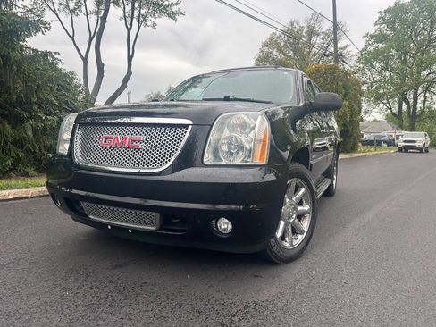 Used 2014 GMC Yukon XL Denali AWD/4WD image 2