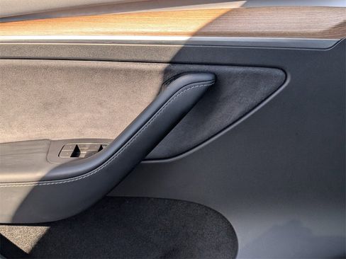 Used 2023 Tesla Model Y Performance image 21