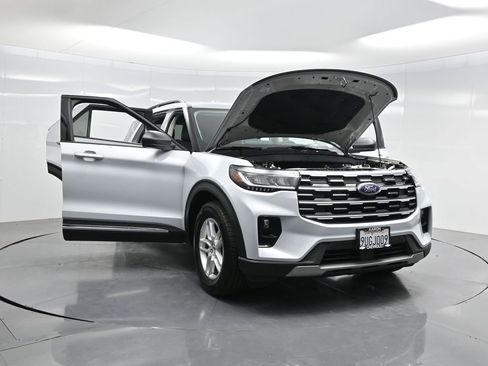 Used 2025 Ford Explorer Active w/ Active Comfort Package RWD image 50