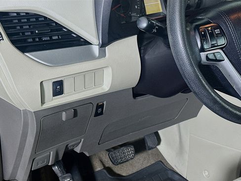 Used 2017 Toyota Sienna LE image 16