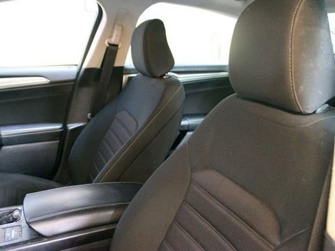 Used 2020 Ford Fusion SE FWD image 16