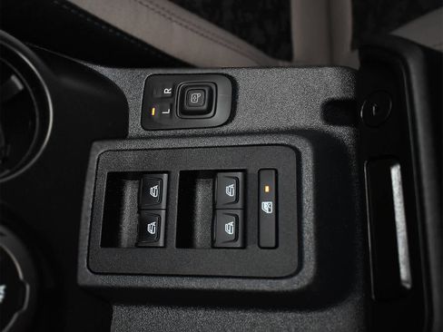 Used 2023 Ford Bronco Wildtrak image 33