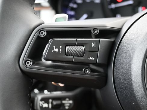 Certified 2026 Porsche Macan AWD/4WD image 19