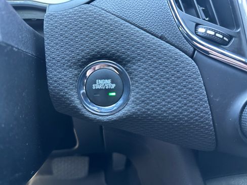 Used 2018 Chevrolet Cruze LT w/ LT True North Edition FWD image 32