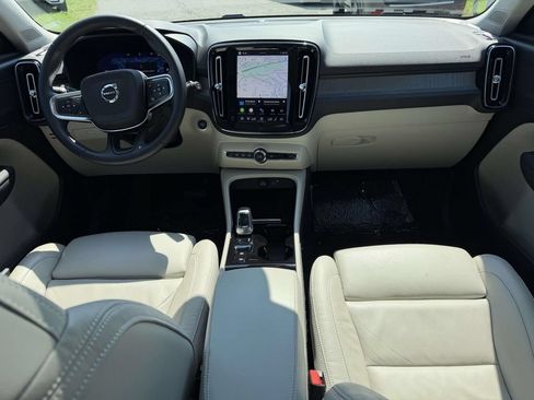 Used 2023 Volvo XC40 B5 Plus w/ Climate Package AWD/4WD image 2