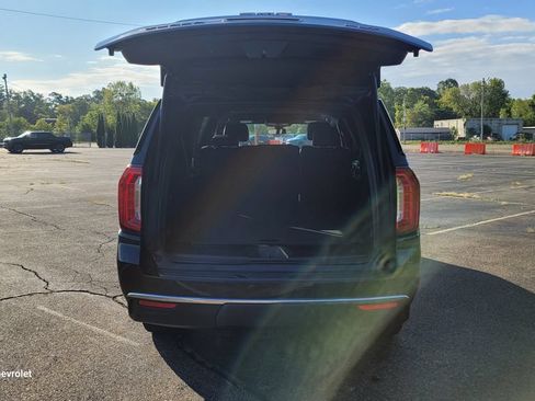 Used 2021 GMC Yukon XL SLT AWD/4WD image 11