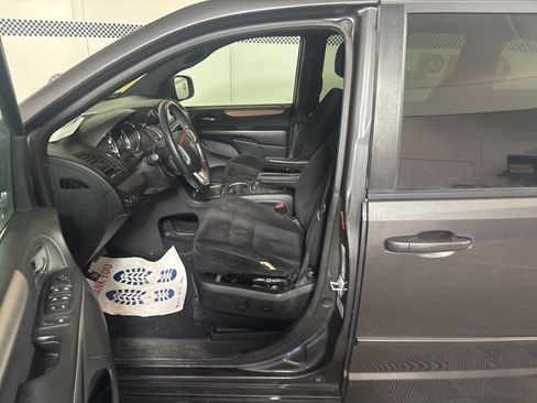 Used 2015 Dodge Grand Caravan SXT w/ Blacktop Package image 15