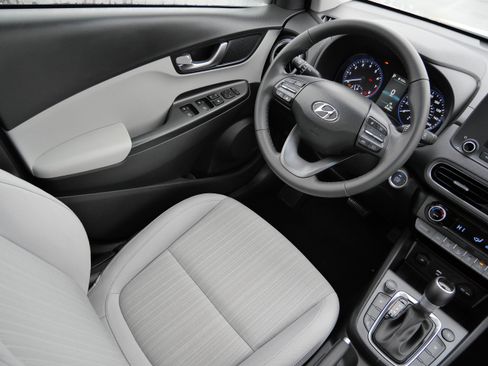 Certified 2022 Hyundai Kona SEL w/ Convenience Package image 9