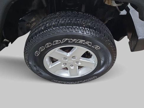 Used 2014 Jeep Wrangler Sport w/ Connectivity Group AWD/4WD image 28