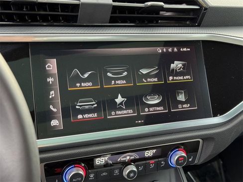 Used 2024 Audi Q3 2.0T Premium image 11