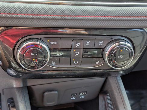 Used 2024 Chevrolet TrailBlazer RS w/ Convenience Package image 29