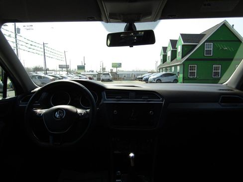 Used 2020 Volkswagen Tiguan S image 9