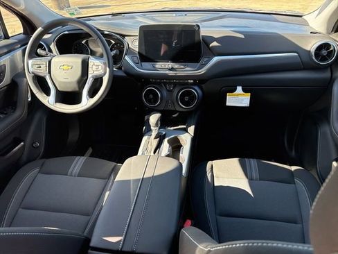 New 2025 Chevrolet Blazer LT w/ Convenience Package image 17