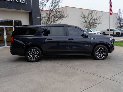 Used 2023 GMC Yukon XL AT4 w/ AT4 Premium Plus Package image 8