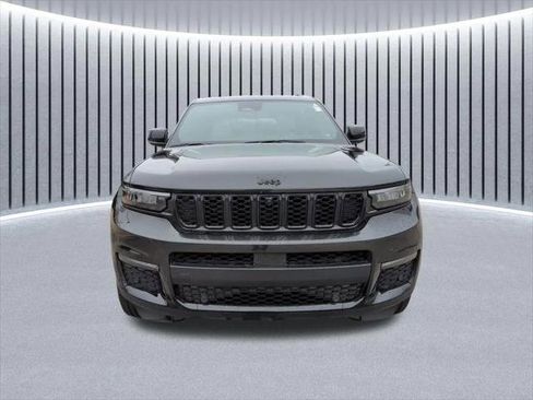 Certified 2025 Jeep Grand Cherokee L Limited w/ Luxury Tech Group II AWD/4WD image 18