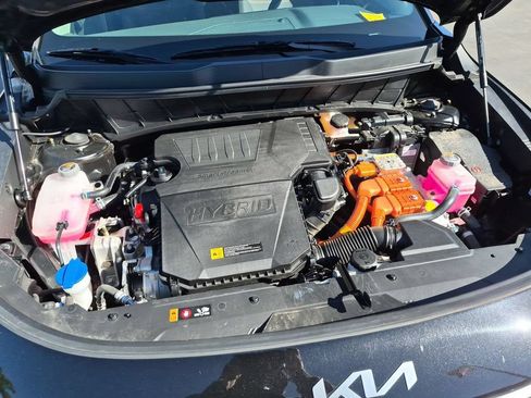 Used 2025 Kia Niro LX FWD image 35