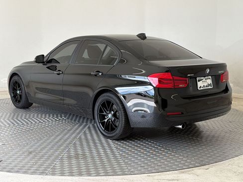 Used 2018 BMW 320i xDrive Sedan AWD/4WD image 3