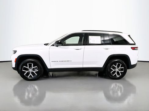 Used 2024 Jeep Grand Cherokee Limited image 9