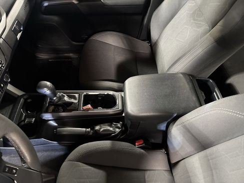 Used 2018 Toyota Tacoma TRD Off-Road image 30