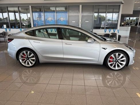 Used 2018 Tesla Model 3 Long Range image 2