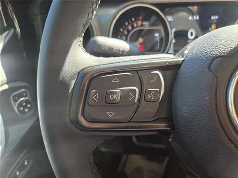 Used 2023 Jeep Gladiator Sport image 18