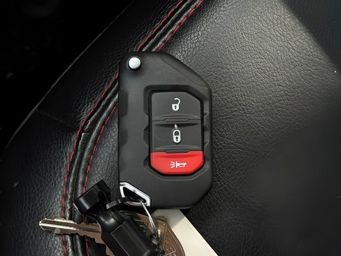 Used 2022 Jeep Wrangler Rubicon AWD/4WD image 28