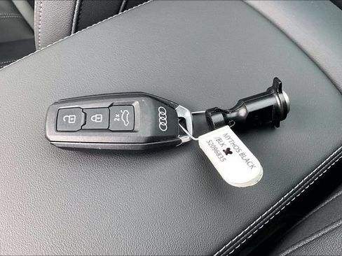 Used 2025 Audi Q5 Premium w/ Convenience Package AWD/4WD image 35
