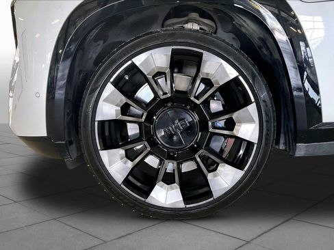 Certified 2024 BMW XM AWD/4WD image 9