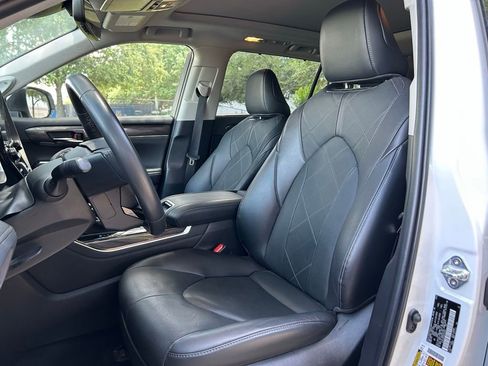 Used 2022 Toyota Highlander Platinum AWD/4WD image 12