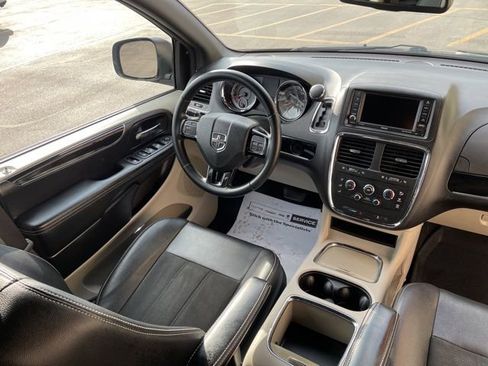 Used 2019 Dodge Grand Caravan SXT image 15