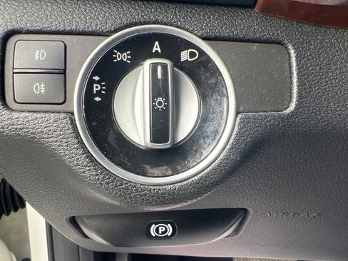 Used 2011 Mercedes-Benz GLK 350 4MATIC image 15