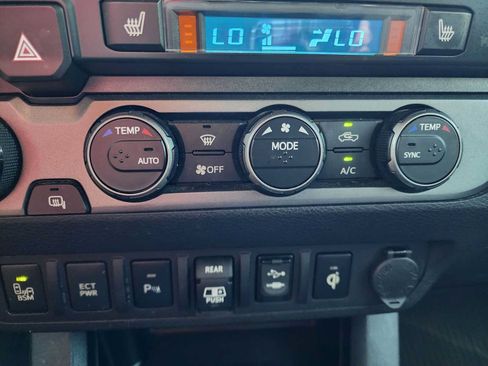 Used 2019 Toyota Tacoma TRD Off-Road AWD/4WD image 29