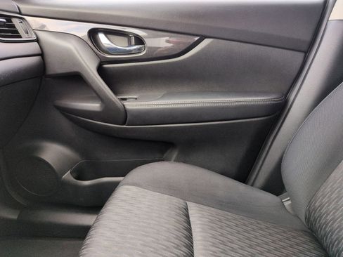 Certified 2018 Nissan Rogue SV image 31