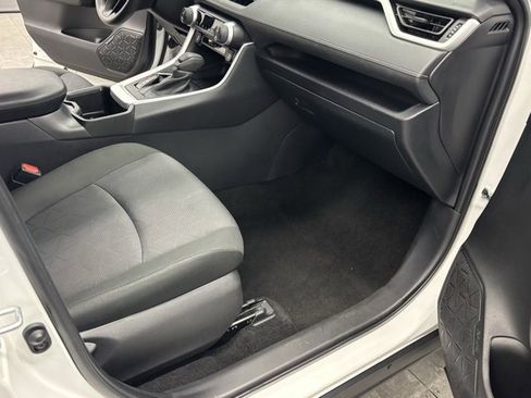Used 2025 Toyota RAV4 XLE image 32