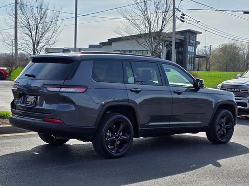 Used 2023 Jeep Grand Cherokee L Altitude image 5