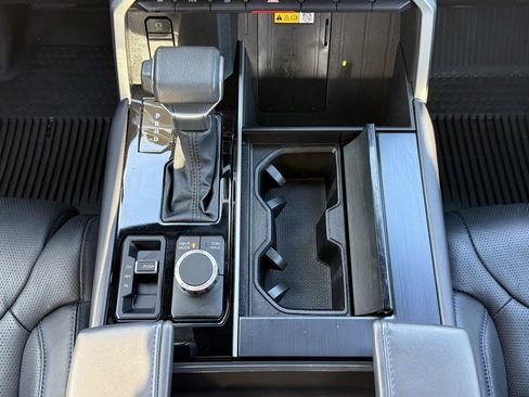 Used 2024 Toyota Tundra Platinum image 25