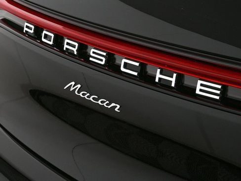 Certified 2025 Porsche Macan image 38