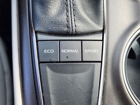 Used 2024 Toyota Camry SE FWD image 21