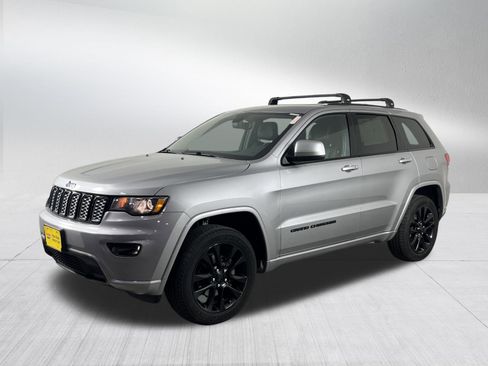 Used 2020 Jeep Grand Cherokee Altitude AWD/4WD image 3