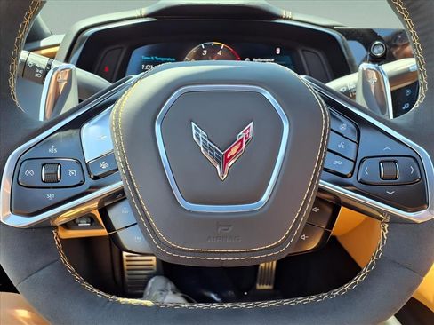 Used 2025 Chevrolet Corvette Stingray Premium Cpe w/ Z51 Performance Package RWD image 22