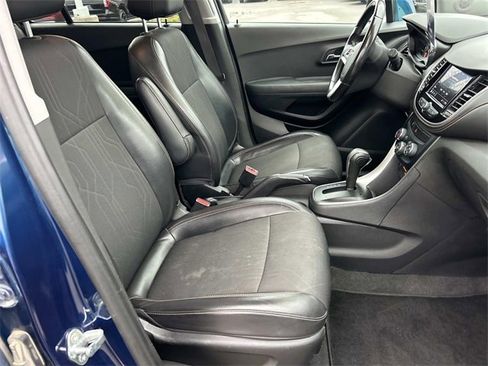 Used 2020 Chevrolet Trax LT w/ Driver Confidence Package image 27