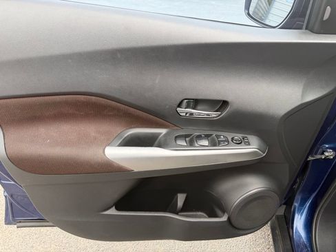 Used 2019 Nissan Kicks SR FWD image 11