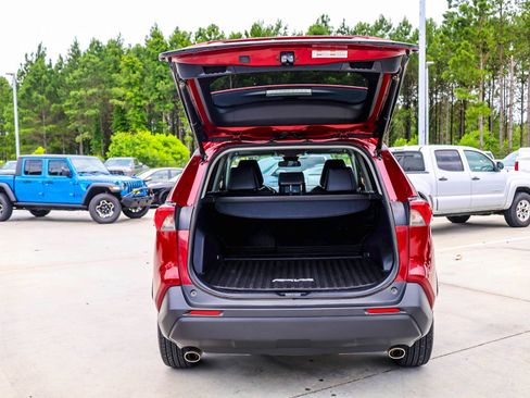 Used 2019 Toyota RAV4 XLE Premium FWD image 7
