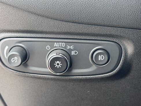 Used 2020 Chevrolet Equinox LT image 25