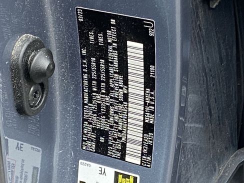 Used 2023 Toyota Corolla Cross XLE w/ Convenience Package image 8