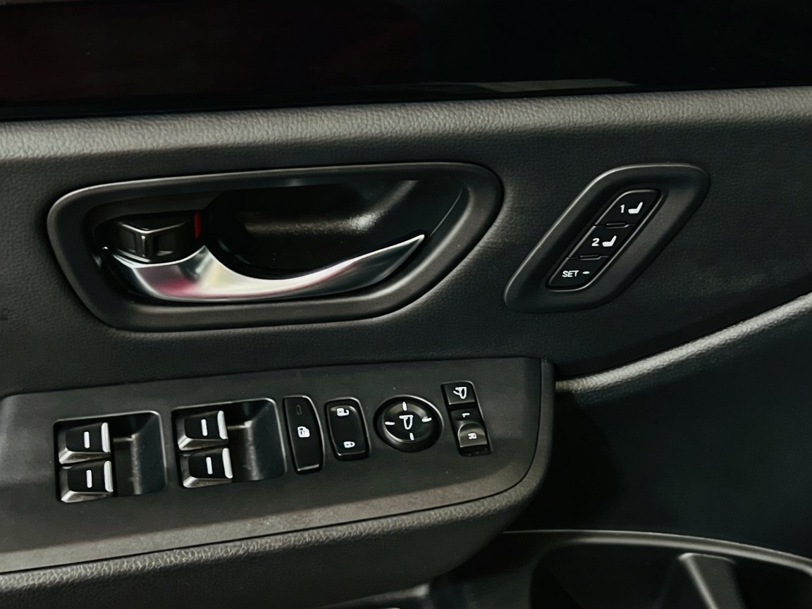 Used 2025 Honda Pilot TrailSport image 14