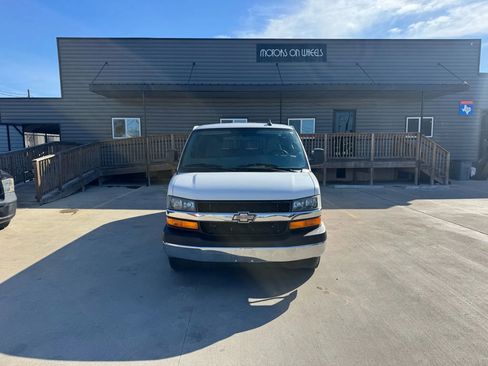 Used 2017 Chevrolet Express 3500 LT w/ LT Preferred Equipment Group image 12
