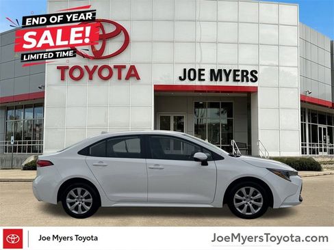 Used 2025 Toyota Corolla LE image 4